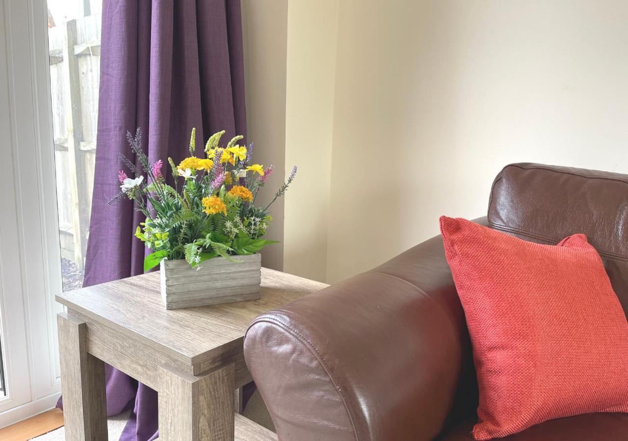 Ashford Holiday Home Sleeps 6 Free Parking Wifi Willesborough Esterno foto