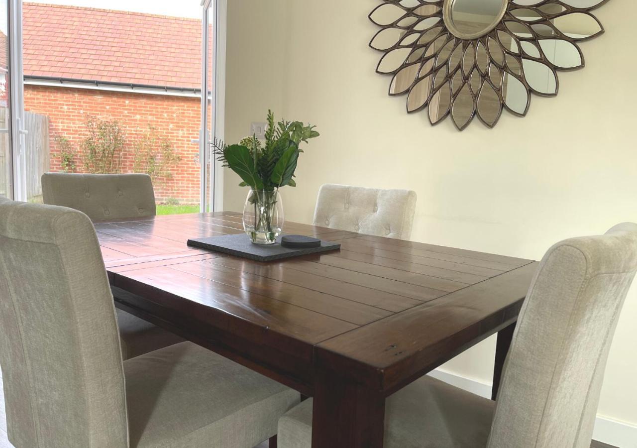 Ashford Holiday Home Sleeps 6 Free Parking Wifi Willesborough Esterno foto
