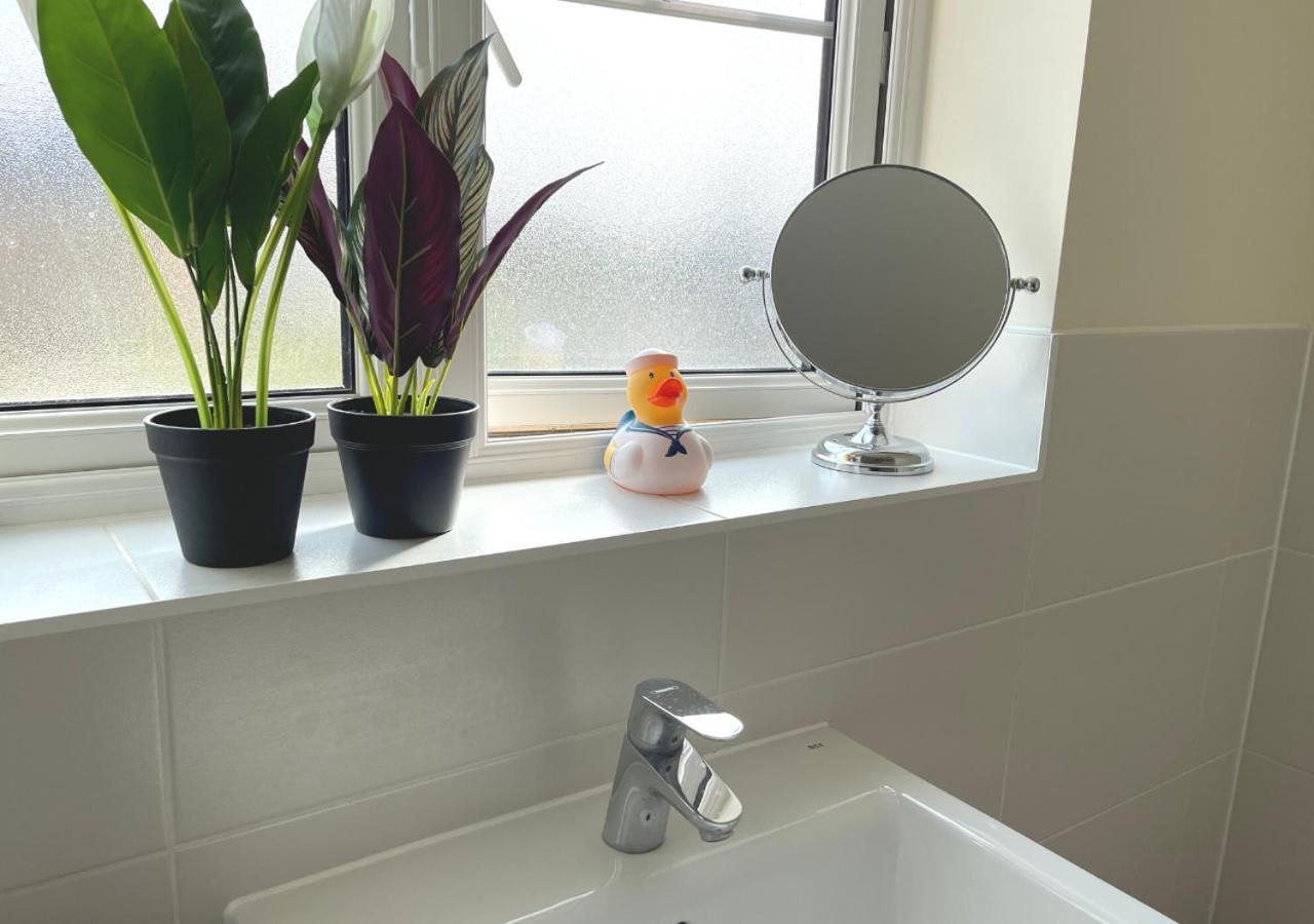 Ashford Holiday Home Sleeps 6 Free Parking Wifi Willesborough Esterno foto
