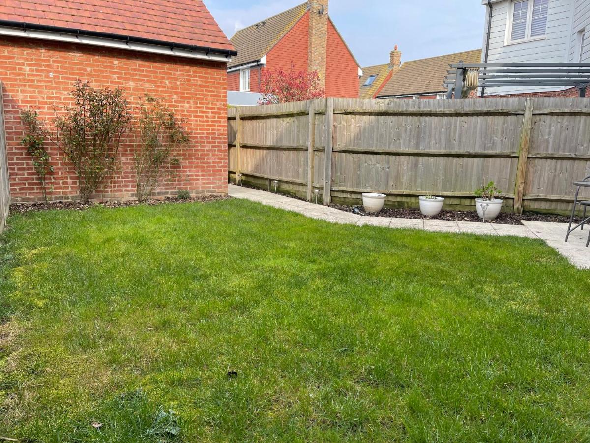 Ashford Holiday Home Sleeps 6 Free Parking Wifi Willesborough Esterno foto