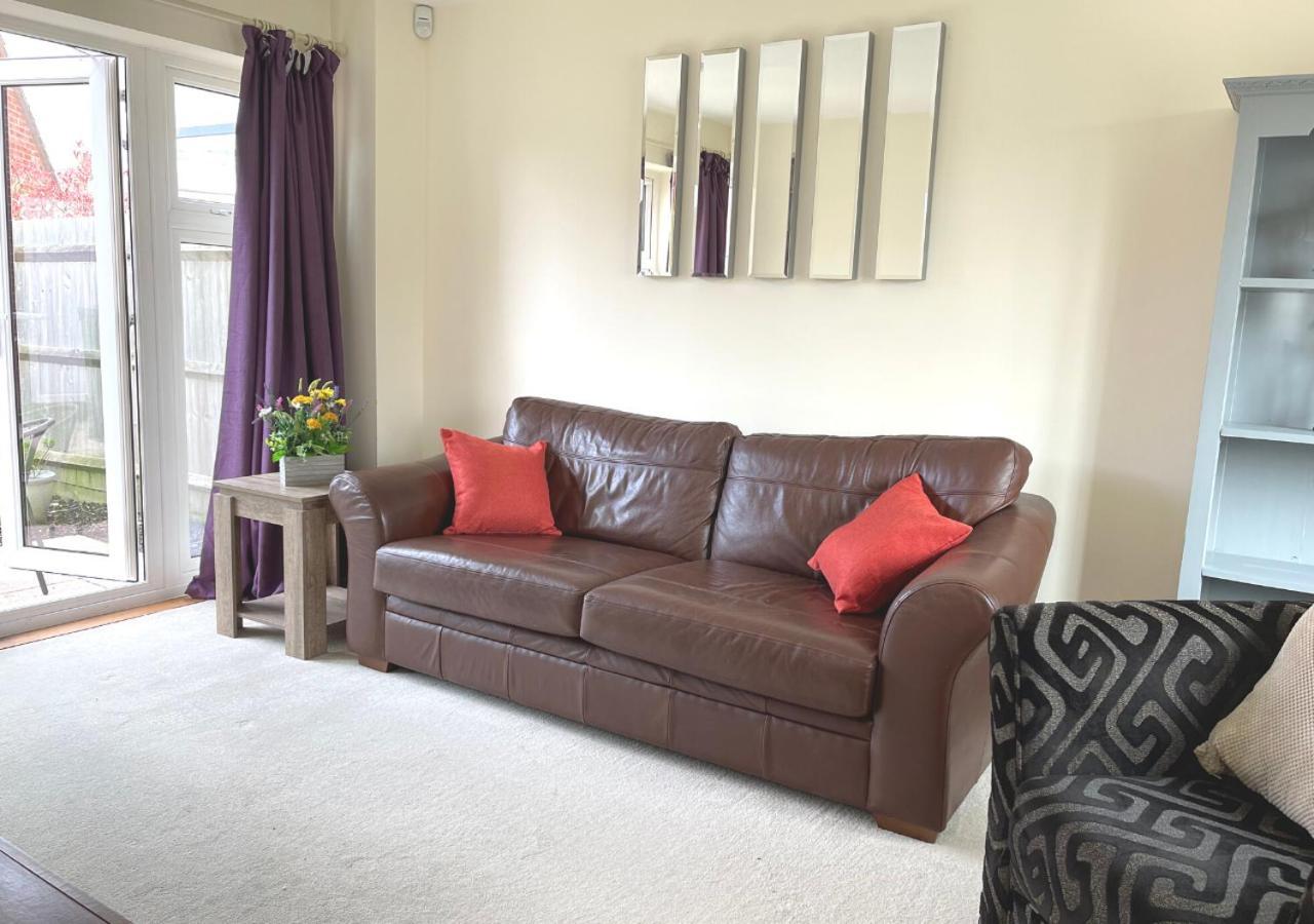 Ashford Holiday Home Sleeps 6 Free Parking Wifi Willesborough Esterno foto