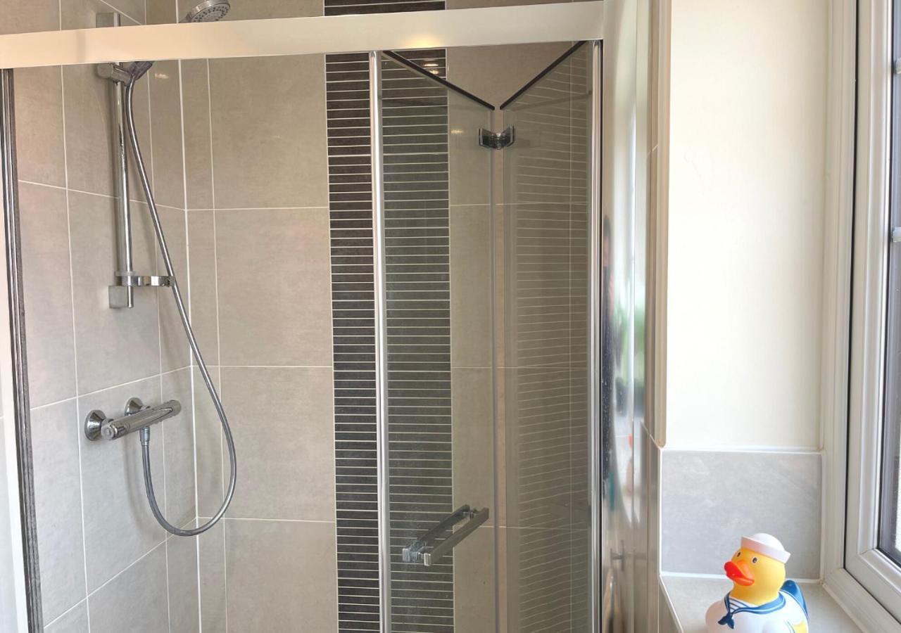 Ashford Holiday Home Sleeps 6 Free Parking Wifi Willesborough Esterno foto