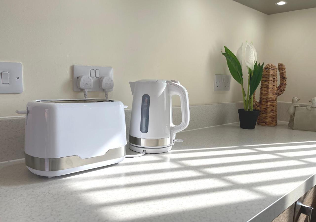 Ashford Holiday Home Sleeps 6 Free Parking Wifi Willesborough Esterno foto
