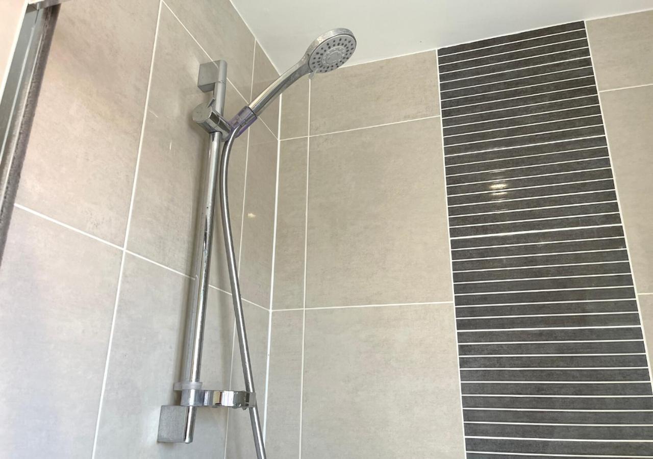Ashford Holiday Home Sleeps 6 Free Parking Wifi Willesborough Esterno foto