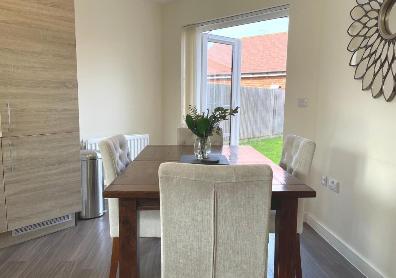 Ashford Holiday Home Sleeps 6 Free Parking Wifi Willesborough Esterno foto