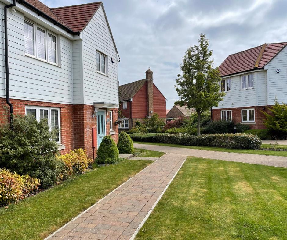 Ashford Holiday Home Sleeps 6 Free Parking Wifi Willesborough Esterno foto