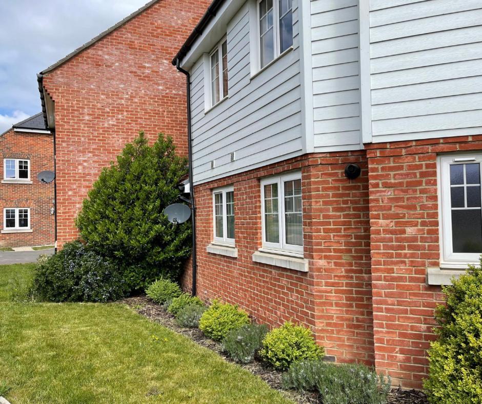 Ashford Holiday Home Sleeps 6 Free Parking Wifi Willesborough Esterno foto